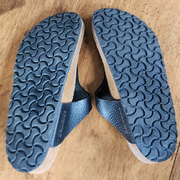 Birkenstock EUC 39 black pebbled Birko-flor leather Gizeh sandals $100 MSRP - Picture 12 of 16